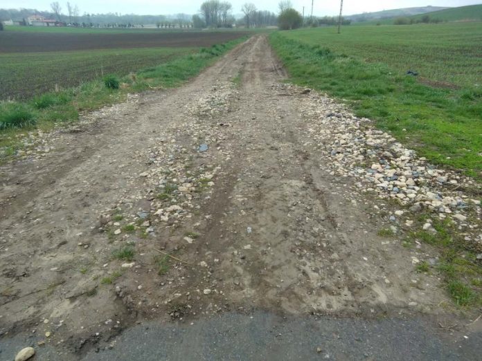 Droga powiatowa w Słupowie przed remontem ze środków powodziowych