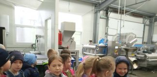 Dla zdrowia – naturalnie… Uczniowie z Antolki w zakładzie przetwórczym w Tczycy