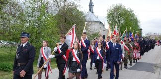Uczniowie SP Książ Mały i ich udział w patriotycznych uroczystościach