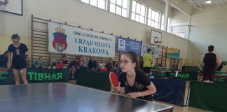 Charszniccy tenisiści stołowi „podbili” Nową Hutę