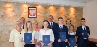 Wójt Lesław Blacha nagrodził najlepszych uczniów