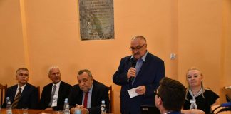 Spotkanie biznesowe KBS w Książu Wielkim dyr. miechowskiego Oddziału - Stefan Biela, wita gości na spotkaniu biznesowym KBS w Książu Wielkim