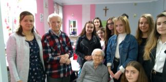 Integracyjna wizyta w Domu Kombatanta uczniów z Książa Wielkiego