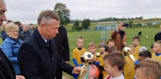 Sportowe pożegnanie lata w Czaplach Wielkich z udziałem wojewody