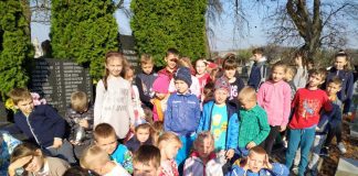 Uczniowie z SP Książ Mały dołączyli do akcji „Szkoła pamięta”