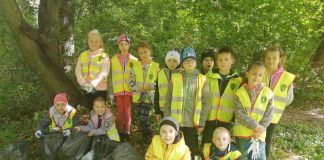 Uczniowie z Antolki sprzątali las