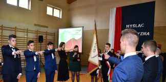 Patriotyczne Święto Zespołu Szkół Nr 1 w Miechowie Ślubowanie pierwszoklasistów Zespołu Szkół Nr 1 w Miechowie