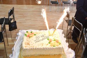 Jubileuszowy tort na 50-lecie pożycia małżeńskiego w Charsznicy