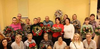Warsztaty komponowania stroików świątecznych w Gołczy