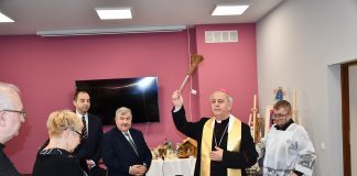 Biskup kielecki Jan Piotrowski z wizytą duszpasterską w Miechowie