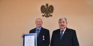Powiatowy Inspektor Nadzoru Budowlanego uhonorowany Medalem za Długoletnią Służbę