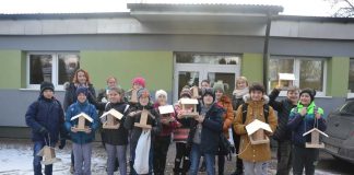 Warsztaty techniczne – „Stukamy, pukamy – karmniki zbijamy”. Uczniowie z Książa Małego w ZAZ Witowice