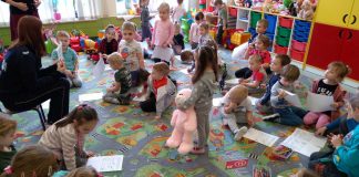 Przedszkolaki z Książa Wielkiego spotkały się z policjantką