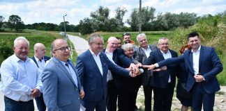 Minister Adamczyk zapowiedział budowę wiaduktu w Uniejowie Rędziny