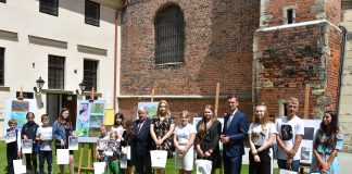 Wakacyjne konkursy BWA pod patronatem samorządów