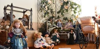 Dla małych, dużych dziewczynek i nie tylko… Wystawa lalek w Grzymałowie