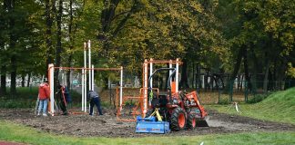 Na boisku LO powstaje plac sportowo-rekreacyjny z urządzeniami street workout