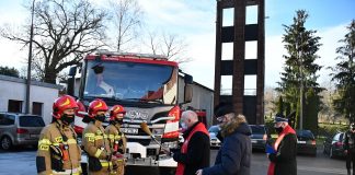 Kapelani poświęcili nowy wóz strażacki