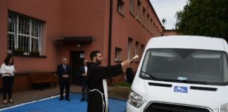 W Zagorzycach poświęcili nowy samochód