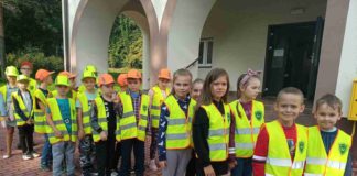 Ćwiczenia praktyczne z bezpiecznego przechodzenia przez jezdnię