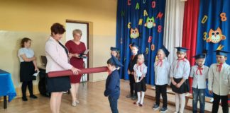 Ślubowanie pierwszaków w Książu Małym