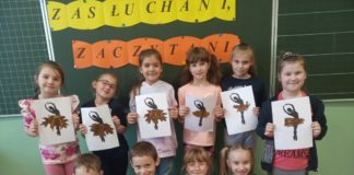 Zasłuchani, zaczytani pierwszoklasiści w SP Antolka