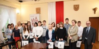 Młodzież zgłębiła historię związków Ziemi Miechowskiej z Jerozolimą