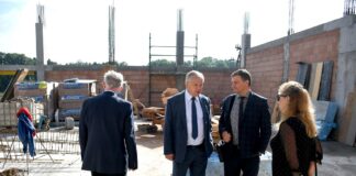 Radni Powiatu Miechowskiego na budowie sali gimnastycznej w Zagorzycach. Wyniki rekrutacji do szkół średnich