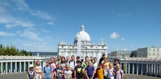 Uczestnicy półkolonii w Książu Małym ciekawie i aktywnie spędzają wakacje