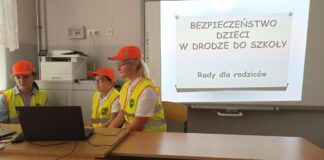 Odblaskowe zebranie z rodzicami w Szkole Podstawowej w Antolce