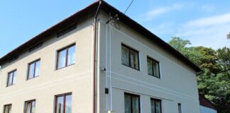 Montaż instalacji fotowoltaicznej przy obiekcie szkolnym na os. Sikorskiego