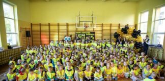 Miechowscy uczniowie otrzymali odblaski