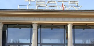 Uczniowie z Antolki z wizytą w teatrze