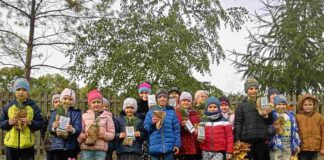 W Książu Małym uczniowie sadzili drzewa z prezydentem i leśnikami