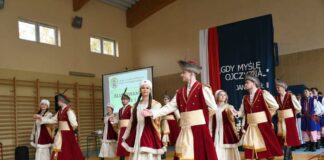 Patriotyczne Święto i ślubowanie klas pierwszych miechowskiego „Ekonomika”