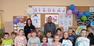 Mikołajkowa akcja Centrali Nasiennej z Kielc oraz Powiatowej Komendy Policji z Miechowa w SP Książ Mały