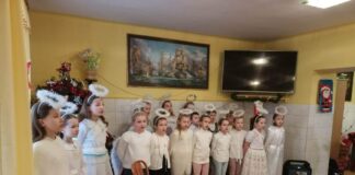 Z jasełkowym przesłaniem uczniowie z Książa Wielkiego w DPS Mianocice