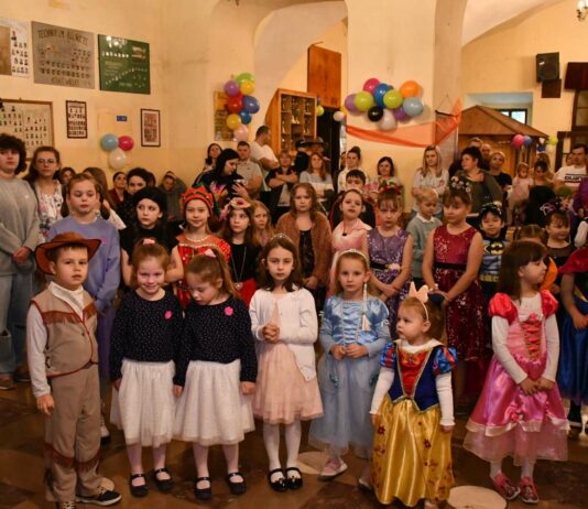 Bal karnawałowy „Jak dawniej” na zamku w Książu Wielkim