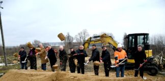 Łopaty poszły w ruch na budowie wiaduktu w Uniejowie Rędziny