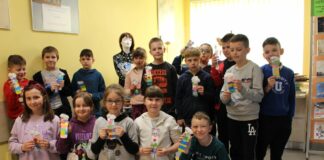 Podróż do ogrodu książek z biblioteką w Gołczy