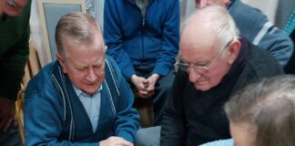 Trening umysłu – zajęcia z grami planszowymi dla seniorów