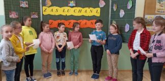 Zasłuchani, zaczytani drugoklasiści w SP Antolka