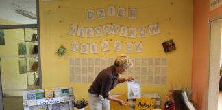 Dzień Miłośników Książek w bibliotece w Gołczy