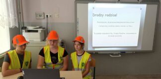 Odblaskowe zebranie z rodzicami w Szkole Podstawowej w Antolce