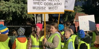 Drugoklasiści ZSP w Książu Wielkim w odblaskowej akcji
