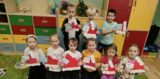 W Antolce uczniowie słuchają, czytają i opowiadają