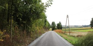 Nowa nawierzchnia asfaltowa na drodze do pól w Dziewięciołach