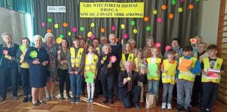 Odblaskowe spotkanie z seniorami „Młodzi duchem” w Szkole Podstawowej w Antolce