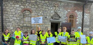 Odblaskowy różaniec w Książu Wielkim