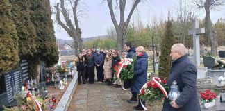 Młodzież ze Szkoły w Książu Małym pamięta o tragicznych wydarzeniach historycznych